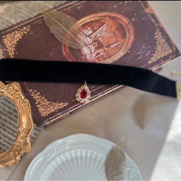Vintage 18k Victorian Vampire Red Stone Velvet Black Ribbon Choker Halloween - Picture 2 of 5